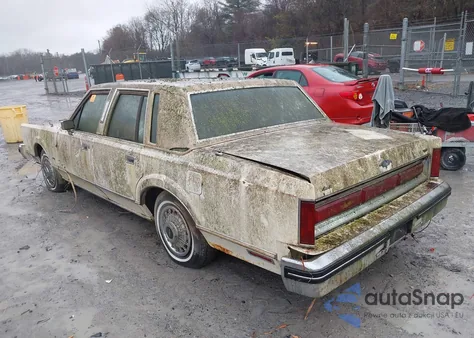 1984 Lincoln Town Car z USA, uszkodzony, nr VIN 1LNBP96F0EY648835